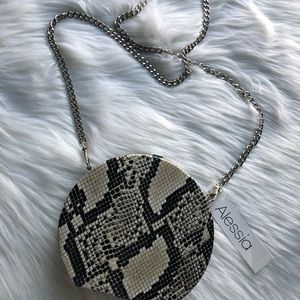 Alessia Crossbody Beautiful Purse!!
